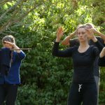 Groupe de pratiquants du Qigong au cours du stage d'été Tai chi Qigong Meditation Aikido Dieulefit 2018